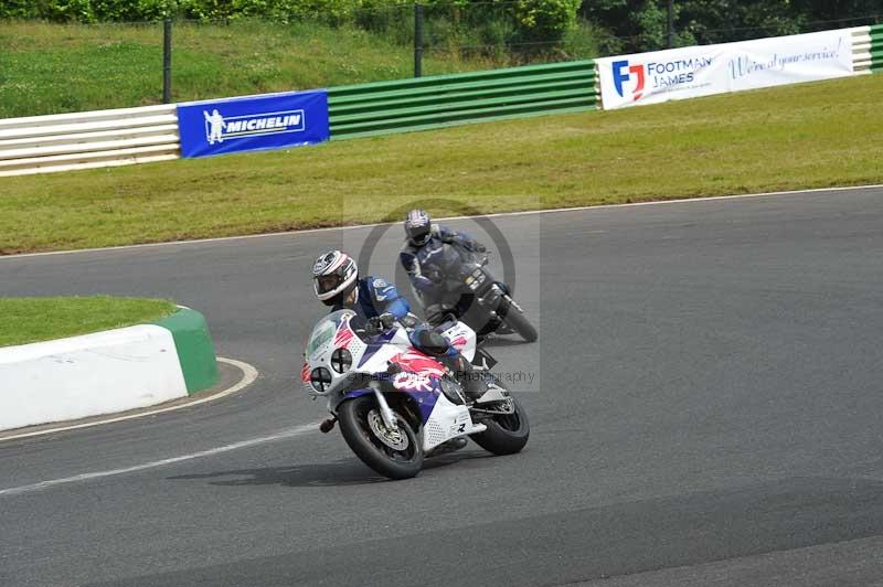 Mallory park Leicestershire;Mallory park photographs;Motorcycle action photographs;classic bikes;event digital images;eventdigitalimages;mallory park;no limits trackday;peter wileman photography;vintage bikes;vintage motorcycles;vmcc festival 1000 bikes