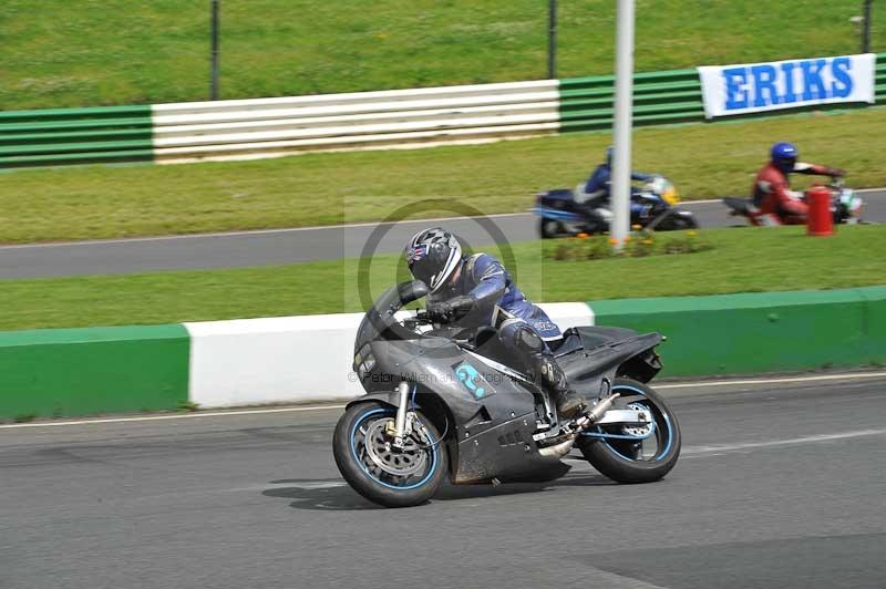 Mallory park Leicestershire;Mallory park photographs;Motorcycle action photographs;classic bikes;event digital images;eventdigitalimages;mallory park;no limits trackday;peter wileman photography;vintage bikes;vintage motorcycles;vmcc festival 1000 bikes