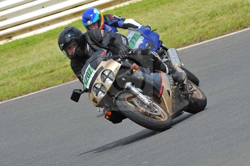 Mallory park Leicestershire;Mallory park photographs;Motorcycle action photographs;classic bikes;event digital images;eventdigitalimages;mallory park;no limits trackday;peter wileman photography;vintage bikes;vintage motorcycles;vmcc festival 1000 bikes