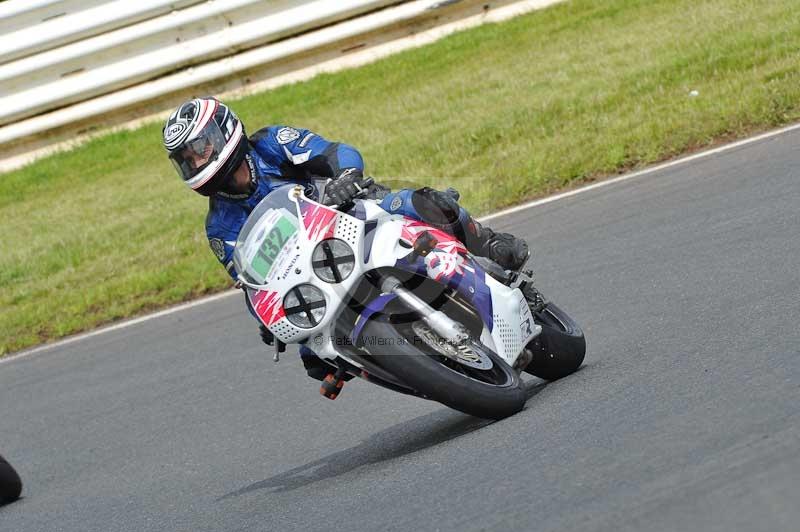 Mallory park Leicestershire;Mallory park photographs;Motorcycle action photographs;classic bikes;event digital images;eventdigitalimages;mallory park;no limits trackday;peter wileman photography;vintage bikes;vintage motorcycles;vmcc festival 1000 bikes