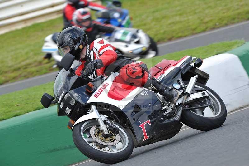 Mallory park Leicestershire;Mallory park photographs;Motorcycle action photographs;classic bikes;event digital images;eventdigitalimages;mallory park;no limits trackday;peter wileman photography;vintage bikes;vintage motorcycles;vmcc festival 1000 bikes