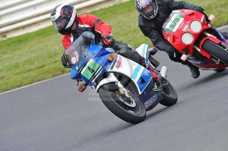 Mallory park Leicestershire;Mallory park photographs;Motorcycle action photographs;classic bikes;event digital images;eventdigitalimages;mallory park;no limits trackday;peter wileman photography;vintage bikes;vintage motorcycles;vmcc festival 1000 bikes