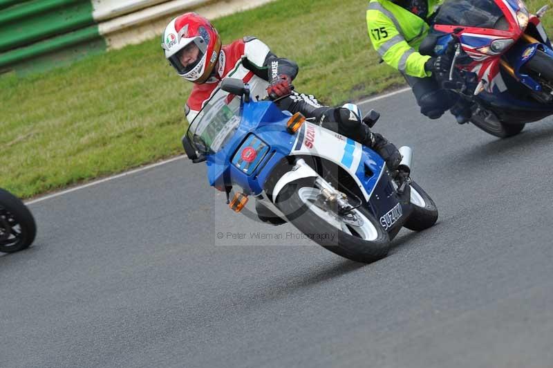 Mallory park Leicestershire;Mallory park photographs;Motorcycle action photographs;classic bikes;event digital images;eventdigitalimages;mallory park;no limits trackday;peter wileman photography;vintage bikes;vintage motorcycles;vmcc festival 1000 bikes