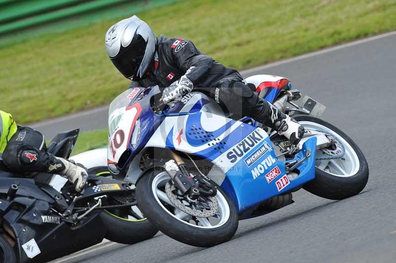 Mallory park Leicestershire;Mallory park photographs;Motorcycle action photographs;classic bikes;event digital images;eventdigitalimages;mallory park;no limits trackday;peter wileman photography;vintage bikes;vintage motorcycles;vmcc festival 1000 bikes
