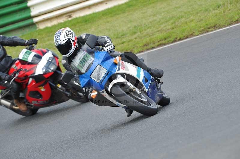 Mallory park Leicestershire;Mallory park photographs;Motorcycle action photographs;classic bikes;event digital images;eventdigitalimages;mallory park;no limits trackday;peter wileman photography;vintage bikes;vintage motorcycles;vmcc festival 1000 bikes