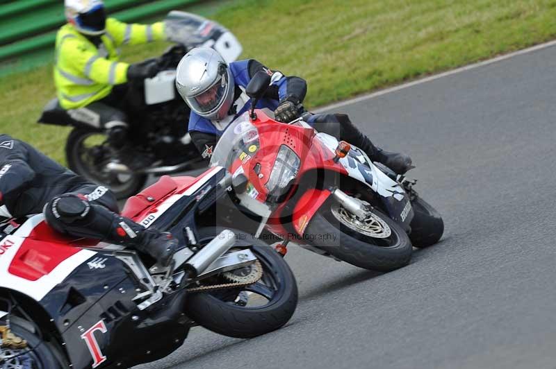 Mallory park Leicestershire;Mallory park photographs;Motorcycle action photographs;classic bikes;event digital images;eventdigitalimages;mallory park;no limits trackday;peter wileman photography;vintage bikes;vintage motorcycles;vmcc festival 1000 bikes