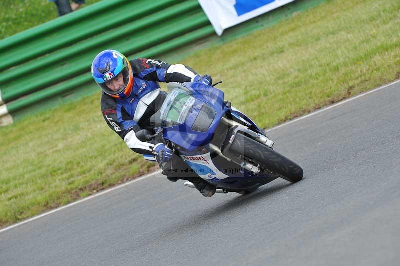 Mallory park Leicestershire;Mallory park photographs;Motorcycle action photographs;classic bikes;event digital images;eventdigitalimages;mallory park;no limits trackday;peter wileman photography;vintage bikes;vintage motorcycles;vmcc festival 1000 bikes