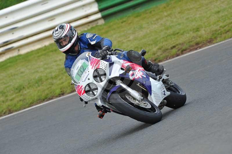 Mallory park Leicestershire;Mallory park photographs;Motorcycle action photographs;classic bikes;event digital images;eventdigitalimages;mallory park;no limits trackday;peter wileman photography;vintage bikes;vintage motorcycles;vmcc festival 1000 bikes