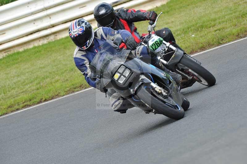 Mallory park Leicestershire;Mallory park photographs;Motorcycle action photographs;classic bikes;event digital images;eventdigitalimages;mallory park;no limits trackday;peter wileman photography;vintage bikes;vintage motorcycles;vmcc festival 1000 bikes