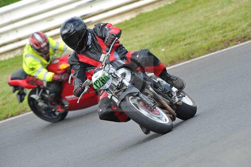 Mallory park Leicestershire;Mallory park photographs;Motorcycle action photographs;classic bikes;event digital images;eventdigitalimages;mallory park;no limits trackday;peter wileman photography;vintage bikes;vintage motorcycles;vmcc festival 1000 bikes