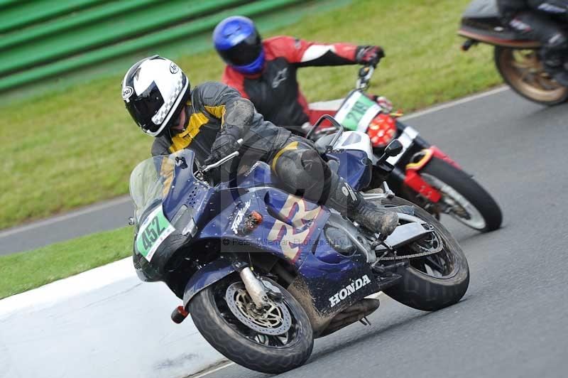 Mallory park Leicestershire;Mallory park photographs;Motorcycle action photographs;classic bikes;event digital images;eventdigitalimages;mallory park;no limits trackday;peter wileman photography;vintage bikes;vintage motorcycles;vmcc festival 1000 bikes