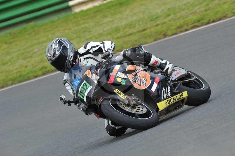 Mallory park Leicestershire;Mallory park photographs;Motorcycle action photographs;classic bikes;event digital images;eventdigitalimages;mallory park;no limits trackday;peter wileman photography;vintage bikes;vintage motorcycles;vmcc festival 1000 bikes