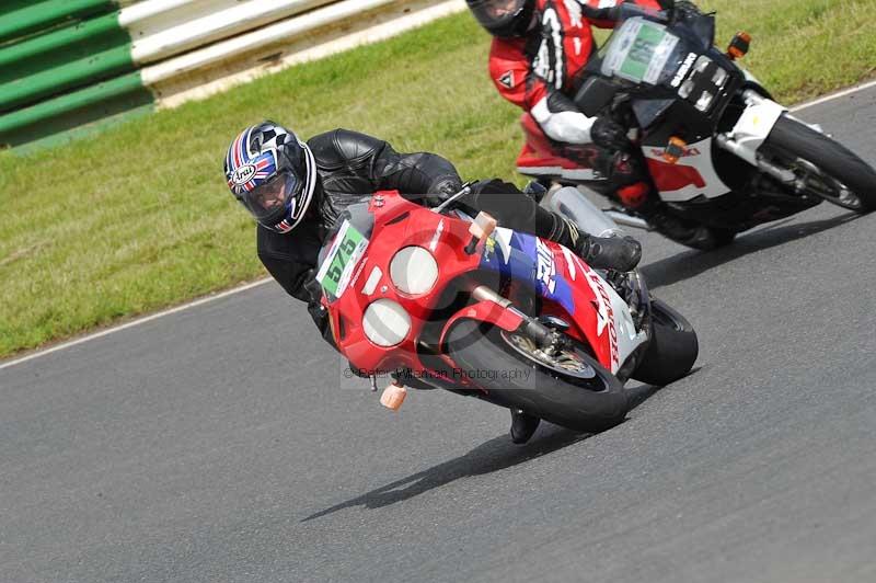 Mallory park Leicestershire;Mallory park photographs;Motorcycle action photographs;classic bikes;event digital images;eventdigitalimages;mallory park;no limits trackday;peter wileman photography;vintage bikes;vintage motorcycles;vmcc festival 1000 bikes