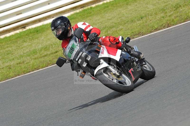 Mallory park Leicestershire;Mallory park photographs;Motorcycle action photographs;classic bikes;event digital images;eventdigitalimages;mallory park;no limits trackday;peter wileman photography;vintage bikes;vintage motorcycles;vmcc festival 1000 bikes