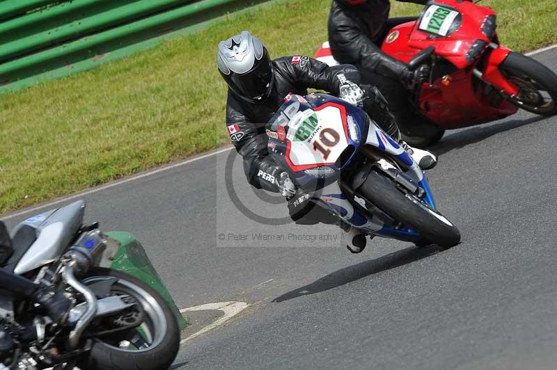 Mallory park Leicestershire;Mallory park photographs;Motorcycle action photographs;classic bikes;event digital images;eventdigitalimages;mallory park;no limits trackday;peter wileman photography;vintage bikes;vintage motorcycles;vmcc festival 1000 bikes