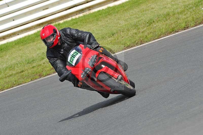 Mallory park Leicestershire;Mallory park photographs;Motorcycle action photographs;classic bikes;event digital images;eventdigitalimages;mallory park;no limits trackday;peter wileman photography;vintage bikes;vintage motorcycles;vmcc festival 1000 bikes