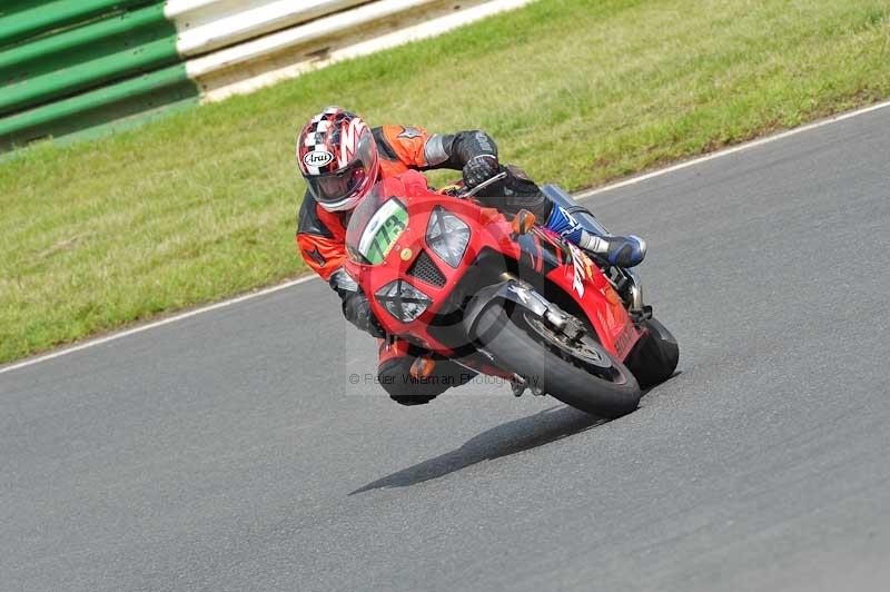 Mallory park Leicestershire;Mallory park photographs;Motorcycle action photographs;classic bikes;event digital images;eventdigitalimages;mallory park;no limits trackday;peter wileman photography;vintage bikes;vintage motorcycles;vmcc festival 1000 bikes