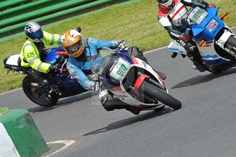 Mallory park Leicestershire;Mallory park photographs;Motorcycle action photographs;classic bikes;event digital images;eventdigitalimages;mallory park;no limits trackday;peter wileman photography;vintage bikes;vintage motorcycles;vmcc festival 1000 bikes