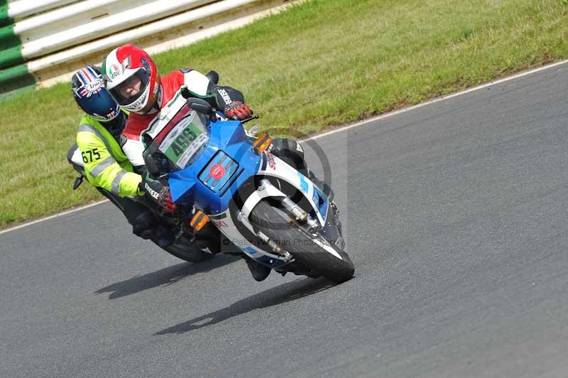 Mallory park Leicestershire;Mallory park photographs;Motorcycle action photographs;classic bikes;event digital images;eventdigitalimages;mallory park;no limits trackday;peter wileman photography;vintage bikes;vintage motorcycles;vmcc festival 1000 bikes