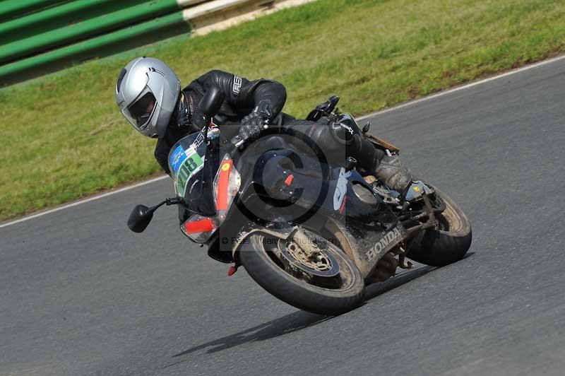 Mallory park Leicestershire;Mallory park photographs;Motorcycle action photographs;classic bikes;event digital images;eventdigitalimages;mallory park;no limits trackday;peter wileman photography;vintage bikes;vintage motorcycles;vmcc festival 1000 bikes