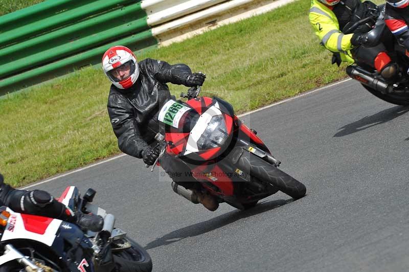 Mallory park Leicestershire;Mallory park photographs;Motorcycle action photographs;classic bikes;event digital images;eventdigitalimages;mallory park;no limits trackday;peter wileman photography;vintage bikes;vintage motorcycles;vmcc festival 1000 bikes