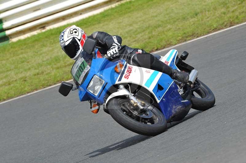 Mallory park Leicestershire;Mallory park photographs;Motorcycle action photographs;classic bikes;event digital images;eventdigitalimages;mallory park;no limits trackday;peter wileman photography;vintage bikes;vintage motorcycles;vmcc festival 1000 bikes