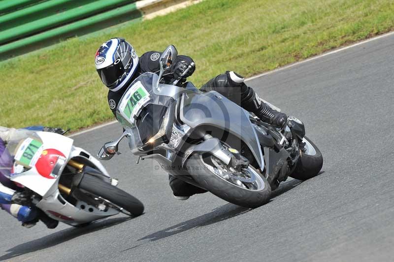 Mallory park Leicestershire;Mallory park photographs;Motorcycle action photographs;classic bikes;event digital images;eventdigitalimages;mallory park;no limits trackday;peter wileman photography;vintage bikes;vintage motorcycles;vmcc festival 1000 bikes