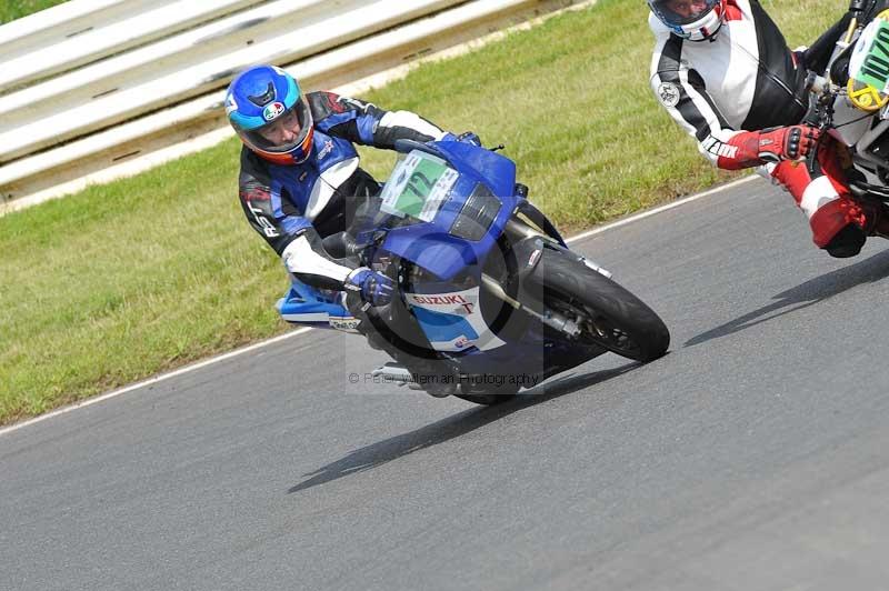 Mallory park Leicestershire;Mallory park photographs;Motorcycle action photographs;classic bikes;event digital images;eventdigitalimages;mallory park;no limits trackday;peter wileman photography;vintage bikes;vintage motorcycles;vmcc festival 1000 bikes