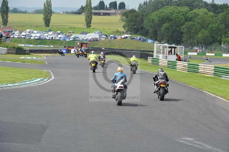 Mallory park Leicestershire;Mallory park photographs;Motorcycle action photographs;classic bikes;event digital images;eventdigitalimages;mallory park;no limits trackday;peter wileman photography;vintage bikes;vintage motorcycles;vmcc festival 1000 bikes