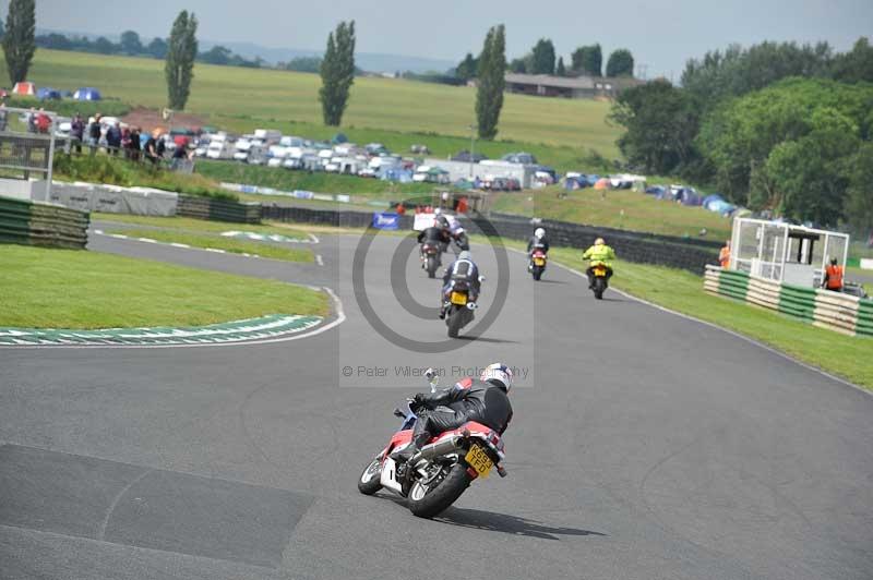 Mallory park Leicestershire;Mallory park photographs;Motorcycle action photographs;classic bikes;event digital images;eventdigitalimages;mallory park;no limits trackday;peter wileman photography;vintage bikes;vintage motorcycles;vmcc festival 1000 bikes