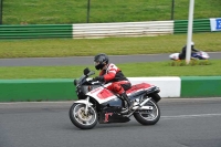 Mallory-park-Leicestershire;Mallory-park-photographs;Motorcycle-action-photographs;classic-bikes;event-digital-images;eventdigitalimages;mallory-park;no-limits-trackday;peter-wileman-photography;vintage-bikes;vintage-motorcycles;vmcc-festival-1000-bikes