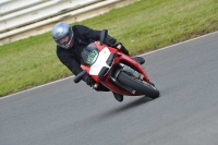 Mallory-park-Leicestershire;Mallory-park-photographs;Motorcycle-action-photographs;classic-bikes;event-digital-images;eventdigitalimages;mallory-park;no-limits-trackday;peter-wileman-photography;vintage-bikes;vintage-motorcycles;vmcc-festival-1000-bikes