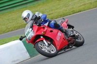 Mallory-park-Leicestershire;Mallory-park-photographs;Motorcycle-action-photographs;classic-bikes;event-digital-images;eventdigitalimages;mallory-park;no-limits-trackday;peter-wileman-photography;vintage-bikes;vintage-motorcycles;vmcc-festival-1000-bikes