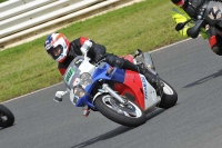 Mallory-park-Leicestershire;Mallory-park-photographs;Motorcycle-action-photographs;classic-bikes;event-digital-images;eventdigitalimages;mallory-park;no-limits-trackday;peter-wileman-photography;vintage-bikes;vintage-motorcycles;vmcc-festival-1000-bikes