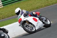 Mallory-park-Leicestershire;Mallory-park-photographs;Motorcycle-action-photographs;classic-bikes;event-digital-images;eventdigitalimages;mallory-park;no-limits-trackday;peter-wileman-photography;vintage-bikes;vintage-motorcycles;vmcc-festival-1000-bikes