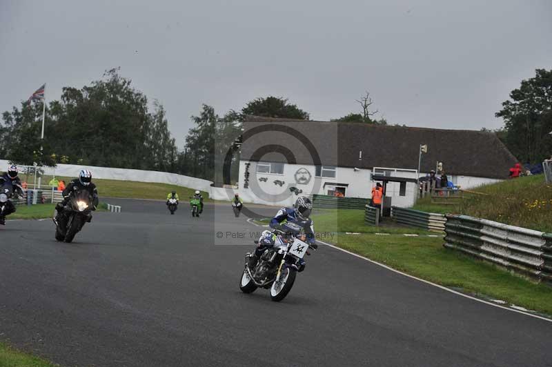 Mallory park Leicestershire;Mallory park photographs;Motorcycle action photographs;classic bikes;event digital images;eventdigitalimages;mallory park;no limits trackday;peter wileman photography;vintage bikes;vintage motorcycles;vmcc festival 1000 bikes