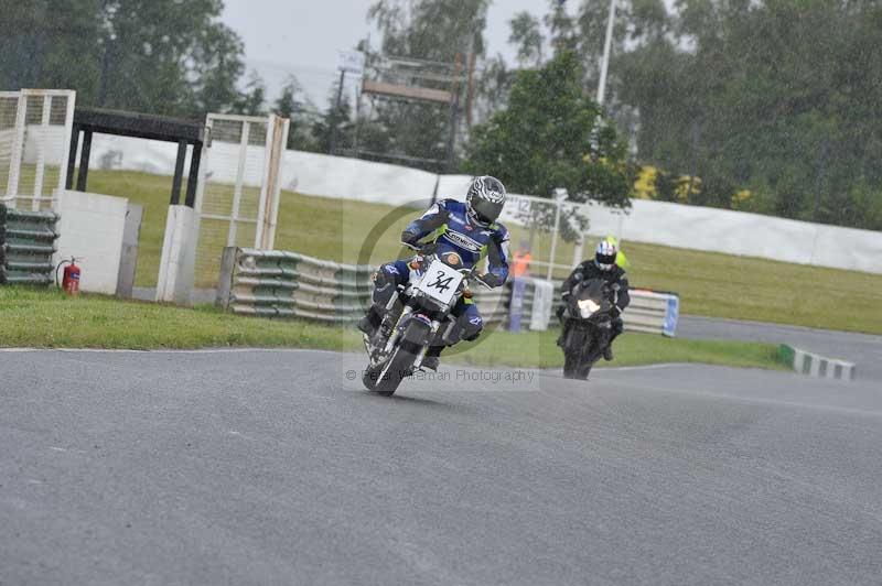 Mallory park Leicestershire;Mallory park photographs;Motorcycle action photographs;classic bikes;event digital images;eventdigitalimages;mallory park;no limits trackday;peter wileman photography;vintage bikes;vintage motorcycles;vmcc festival 1000 bikes