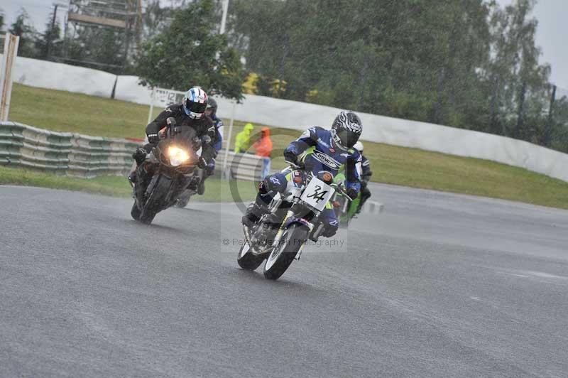 Mallory park Leicestershire;Mallory park photographs;Motorcycle action photographs;classic bikes;event digital images;eventdigitalimages;mallory park;no limits trackday;peter wileman photography;vintage bikes;vintage motorcycles;vmcc festival 1000 bikes