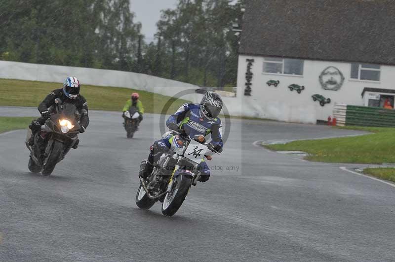 Mallory park Leicestershire;Mallory park photographs;Motorcycle action photographs;classic bikes;event digital images;eventdigitalimages;mallory park;no limits trackday;peter wileman photography;vintage bikes;vintage motorcycles;vmcc festival 1000 bikes