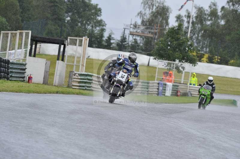 Mallory park Leicestershire;Mallory park photographs;Motorcycle action photographs;classic bikes;event digital images;eventdigitalimages;mallory park;no limits trackday;peter wileman photography;vintage bikes;vintage motorcycles;vmcc festival 1000 bikes