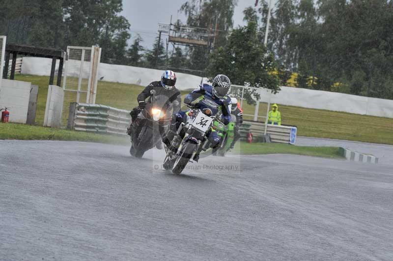 Mallory park Leicestershire;Mallory park photographs;Motorcycle action photographs;classic bikes;event digital images;eventdigitalimages;mallory park;no limits trackday;peter wileman photography;vintage bikes;vintage motorcycles;vmcc festival 1000 bikes