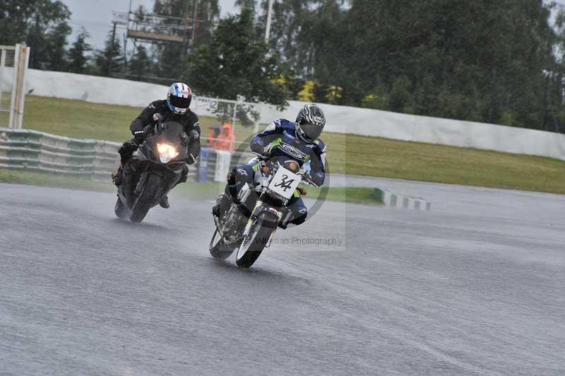 Mallory park Leicestershire;Mallory park photographs;Motorcycle action photographs;classic bikes;event digital images;eventdigitalimages;mallory park;no limits trackday;peter wileman photography;vintage bikes;vintage motorcycles;vmcc festival 1000 bikes