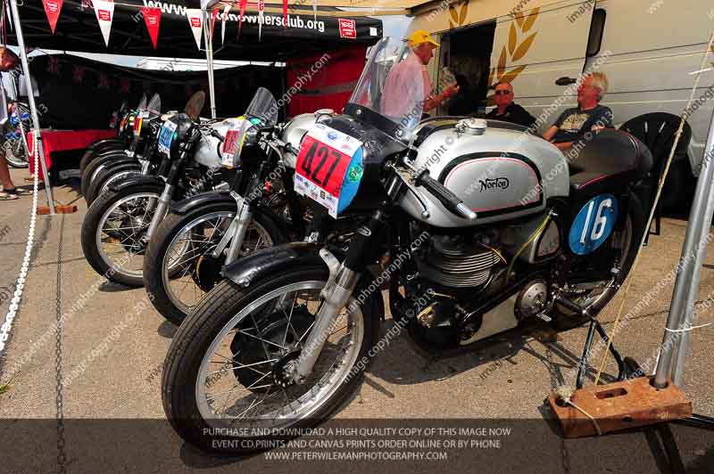 Vintage motorcycle club;eventdigitalimages;mallory park;mallory park trackday photographs;no limits trackdays;peter wileman photography;trackday digital images;trackday photos;vmcc festival 1000 bikes photographs