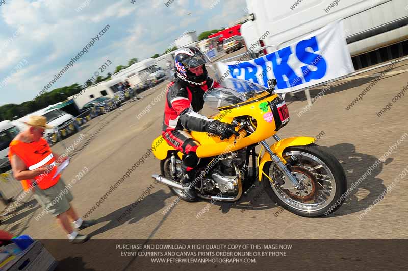 Vintage motorcycle club;eventdigitalimages;mallory park;mallory park trackday photographs;no limits trackdays;peter wileman photography;trackday digital images;trackday photos;vmcc festival 1000 bikes photographs