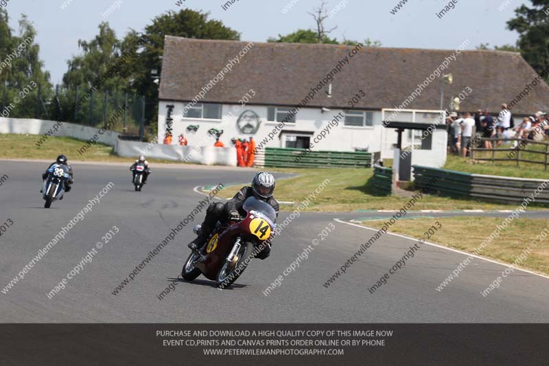 Vintage motorcycle club;eventdigitalimages;mallory park;mallory park trackday photographs;no limits trackdays;peter wileman photography;trackday digital images;trackday photos;vmcc festival 1000 bikes photographs