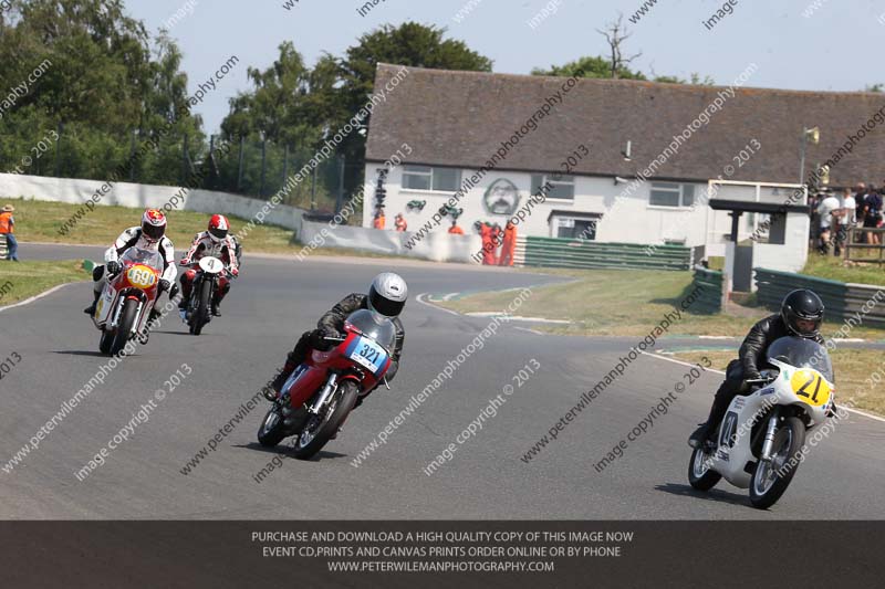 Vintage motorcycle club;eventdigitalimages;mallory park;mallory park trackday photographs;no limits trackdays;peter wileman photography;trackday digital images;trackday photos;vmcc festival 1000 bikes photographs