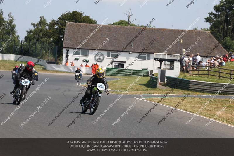 Vintage motorcycle club;eventdigitalimages;mallory park;mallory park trackday photographs;no limits trackdays;peter wileman photography;trackday digital images;trackday photos;vmcc festival 1000 bikes photographs