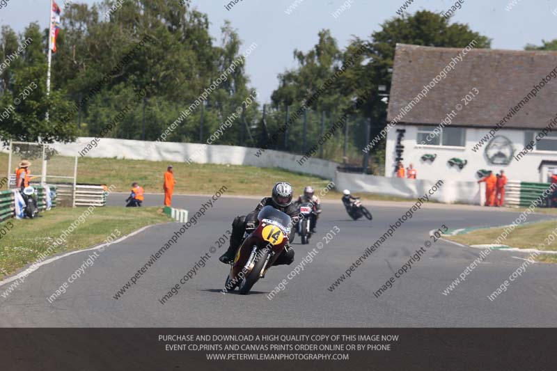 Vintage motorcycle club;eventdigitalimages;mallory park;mallory park trackday photographs;no limits trackdays;peter wileman photography;trackday digital images;trackday photos;vmcc festival 1000 bikes photographs