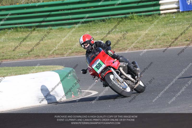 Vintage motorcycle club;eventdigitalimages;mallory park;mallory park trackday photographs;no limits trackdays;peter wileman photography;trackday digital images;trackday photos;vmcc festival 1000 bikes photographs