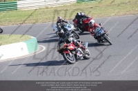 Vintage-motorcycle-club;eventdigitalimages;mallory-park;mallory-park-trackday-photographs;no-limits-trackdays;peter-wileman-photography;trackday-digital-images;trackday-photos;vmcc-festival-1000-bikes-photographs